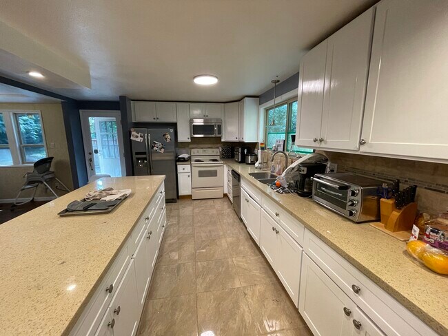 Building Photo - 5002 95th Ave W