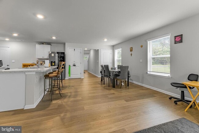 Building Photo - 459 Currant Cir