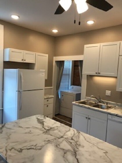 Building Photo - 985 White St