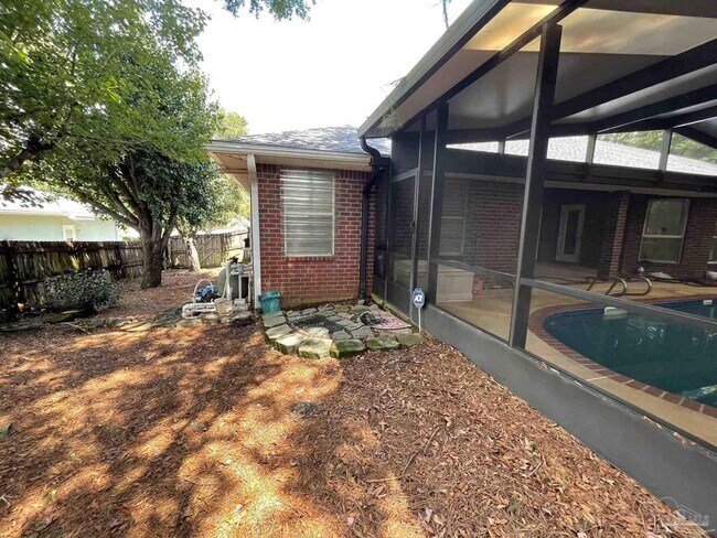 Building Photo - 5955 Hermitage Dr