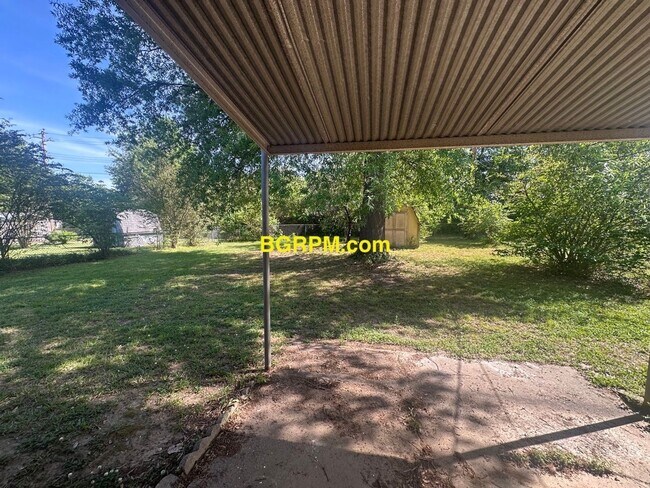 Building Photo - 3 BD 1 BA