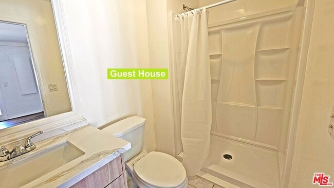 Building Photo - 132 S La Peer Dr