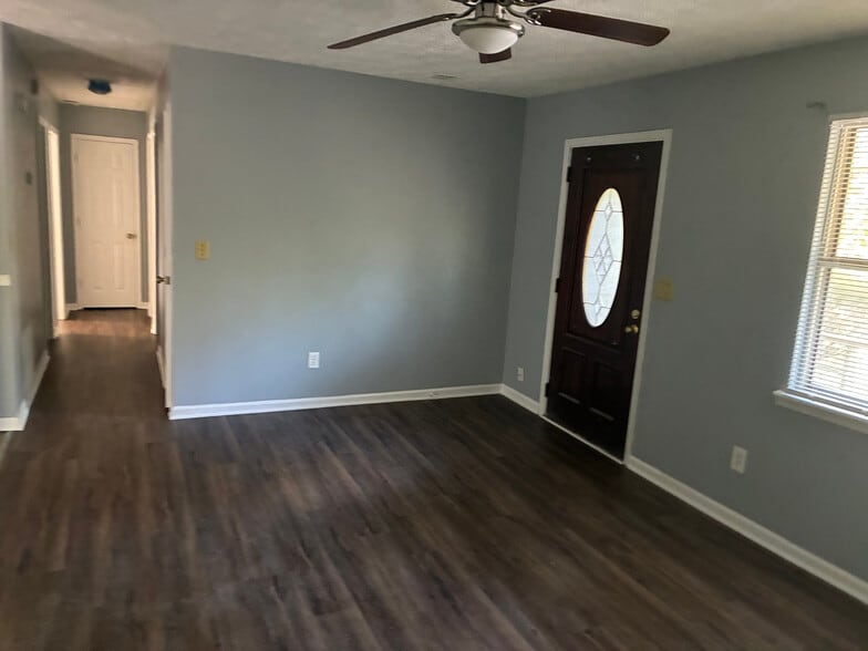 Building Photo - Room in House on Feather Dr