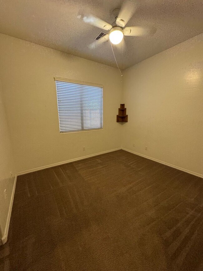 Building Photo - ***1st month's rent 1/2 off** 4BD / 3BA Chandler Home for Rent!