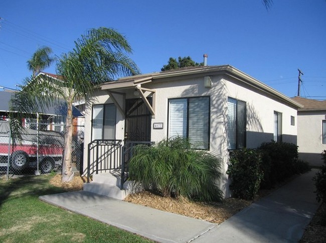 Building Photo - Central Avenue Apartments