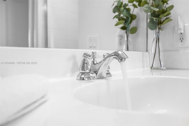 Building Photo - 18100 N Bay Rd