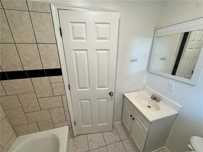 Building Photo - 2992 Villa Esta Dr