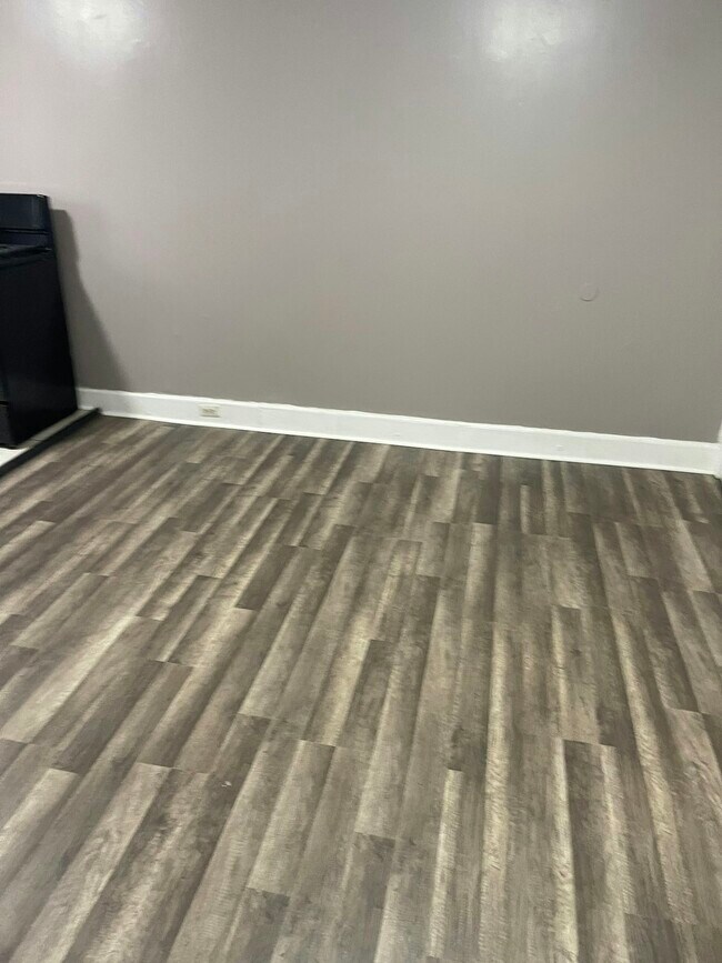 Building Photo - 6437 N Broad St