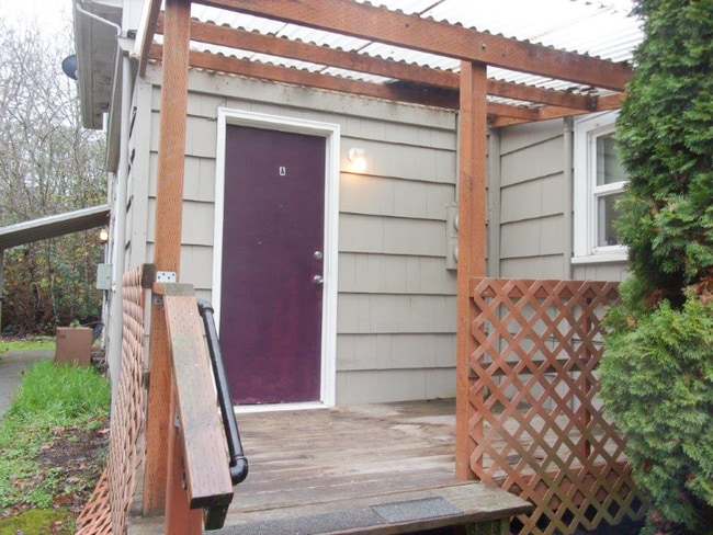 Building Photo - 1220 SW E Ave