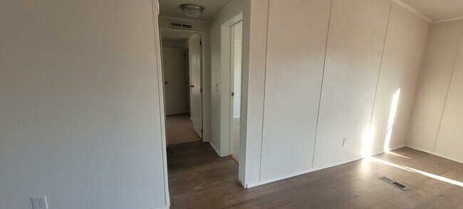 Building Photo - 120 Linda Sue Ln