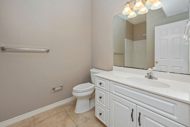 Building Photo - Spacious 2-Bedroom Condo at The Oaks – Pri...