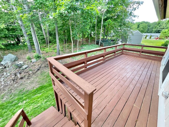 Building Photo - Spacious 4 Bed / 3 Bath Single-Family Home...