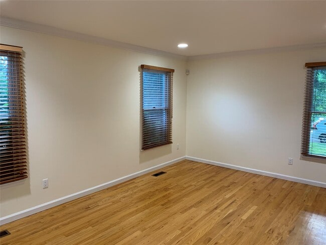 Building Photo - 243 Boulevard