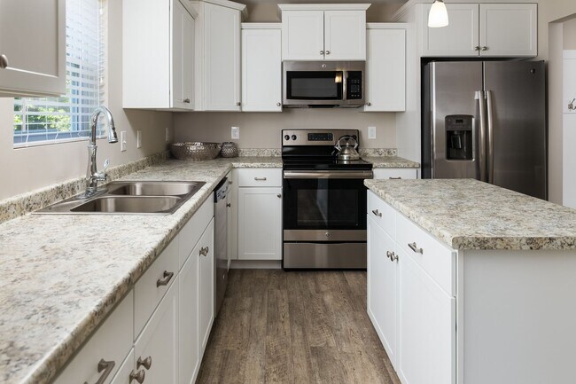 Building Photo - Outstanding Newer Home