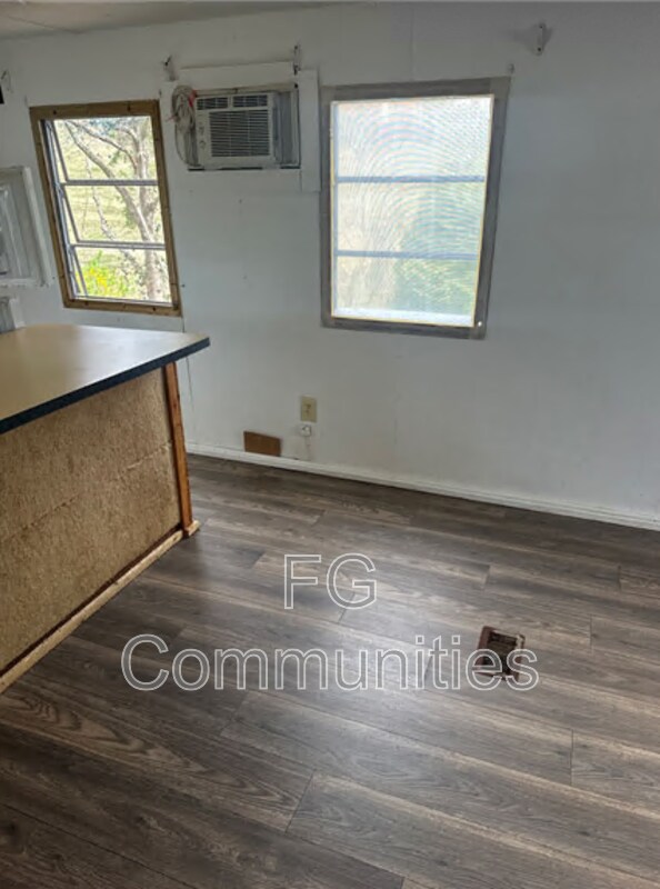 Building Photo - 123 Tuckaway Ln