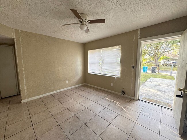 Building Photo - 1209 Carlsbad Pl