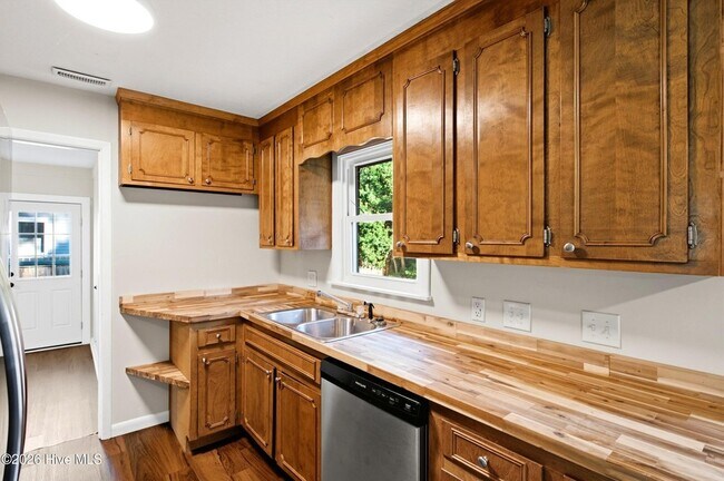 Building Photo - 130 Mohican Trail