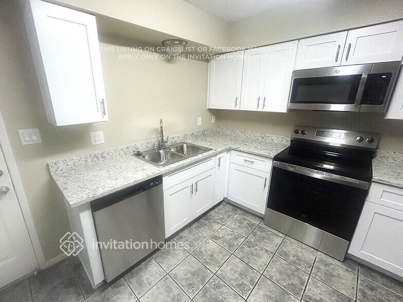 Building Photo - 17449 N 8th Ave