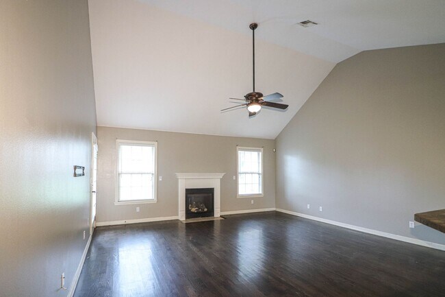 Building Photo - New vinyl plank in bedrooms, hall, new paint, new heat & air conditioning system 2025, large livi...