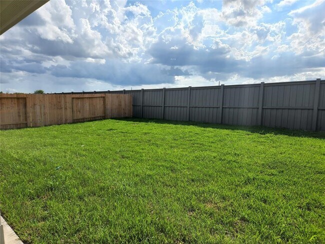 Building Photo - 7738 Robert Ln