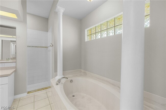 Building Photo - 2137 SW 11th Ct