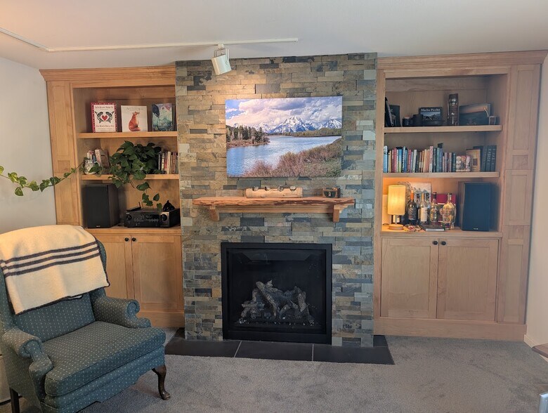 Building Photo - 1102 Yew St