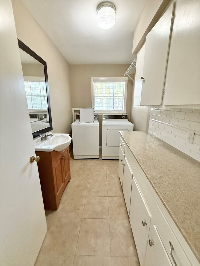 Building Photo - 106 Longacre Dr