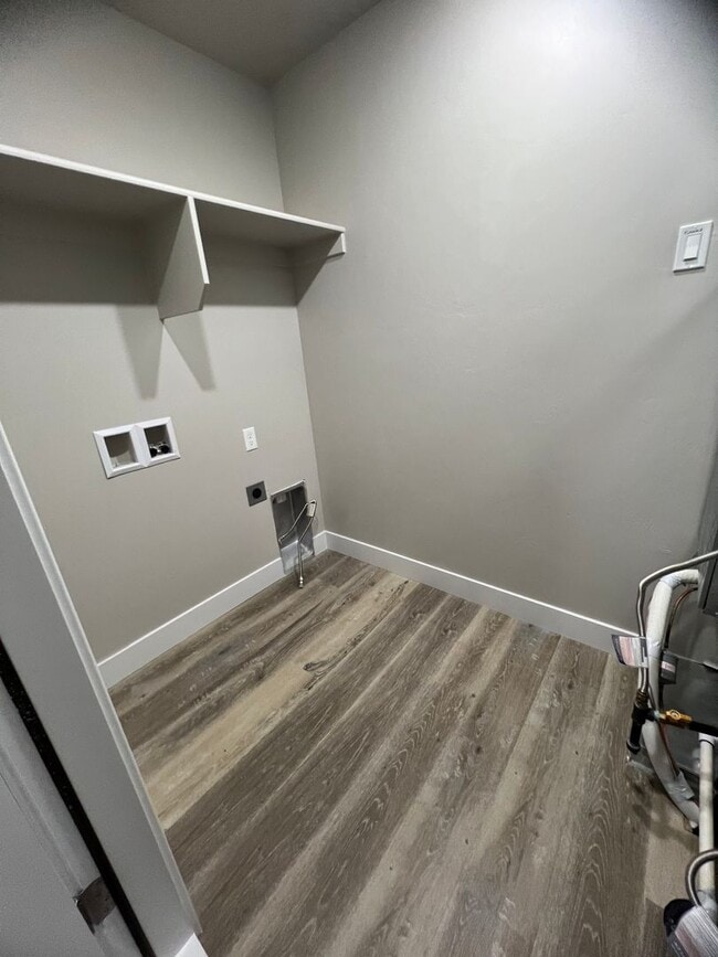 Building Photo - Ready To Move in! New 2 Bed 3 bath!