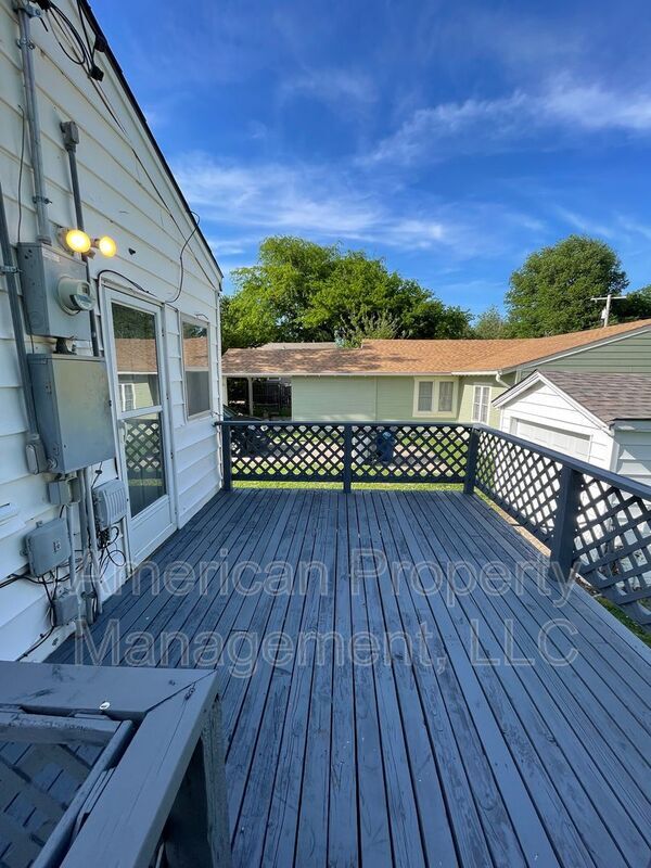 Building Photo - 1227 S College Ave