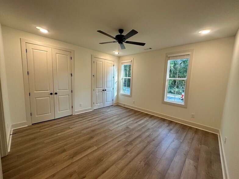 Building Photo - 402 Phillips Ave