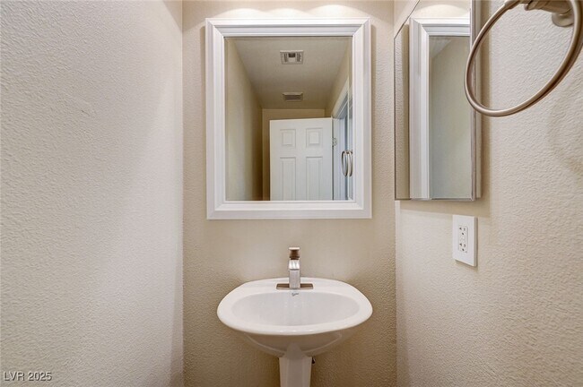 Building Photo - 5029 Upper Falls Ct