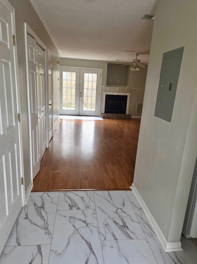 Building Photo - 716 King Springs Rd