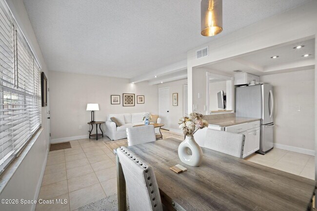 Building Photo - 1011 S Miramar Ave