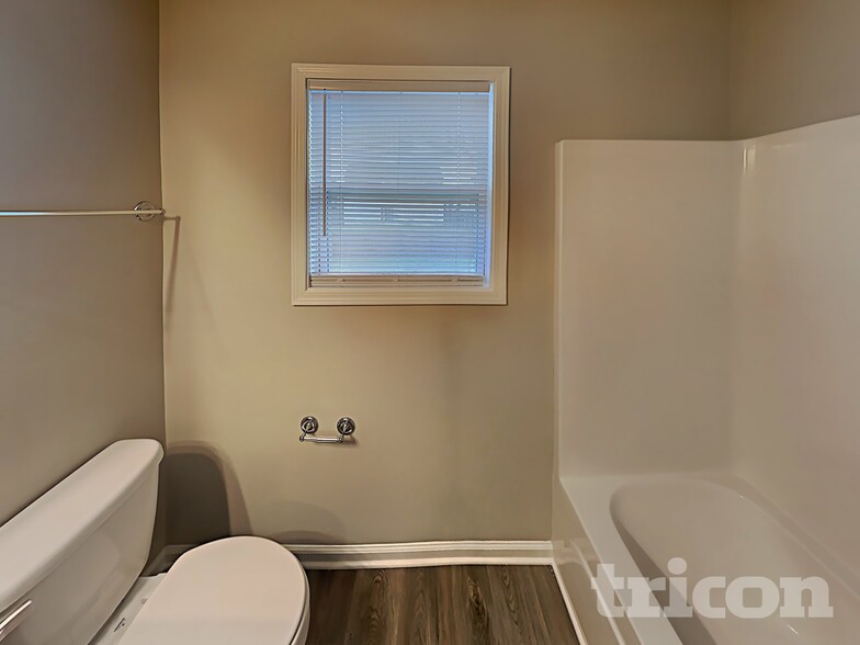 Building Photo - 919 Dovefield Ln