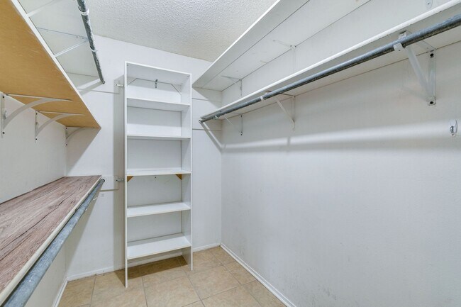 Building Photo - K2017 - Pointe #48