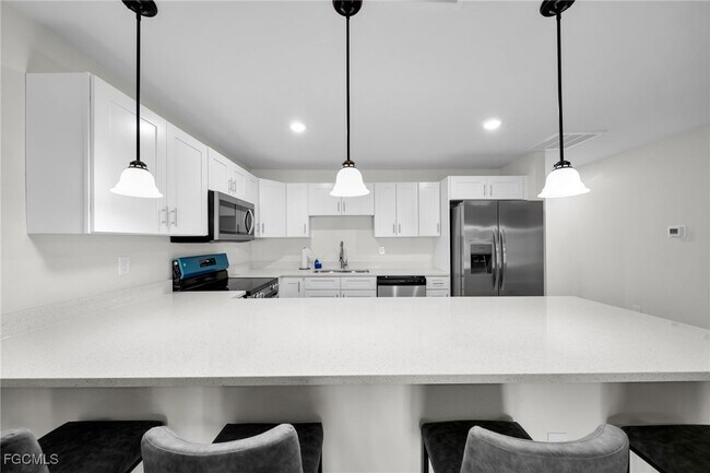 Building Photo - 901 Albany Ave