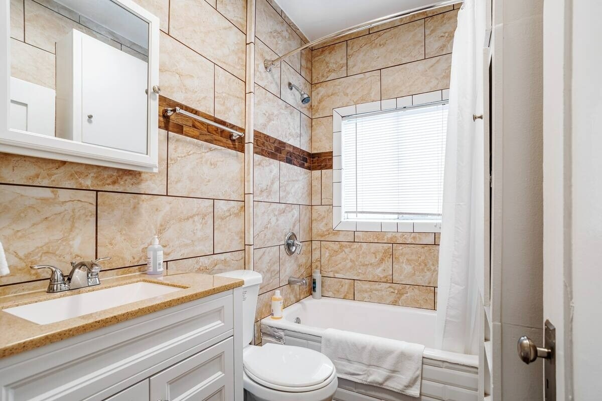 Building Photo - 1806 Washington Way