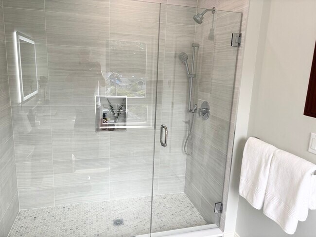 Building Photo - 1391 Main St