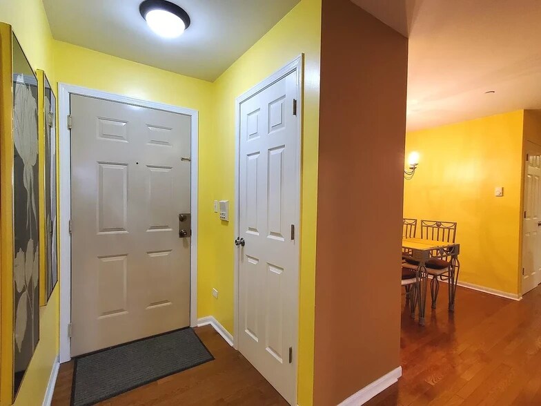 Building Photo - 1353 Cunat Ct