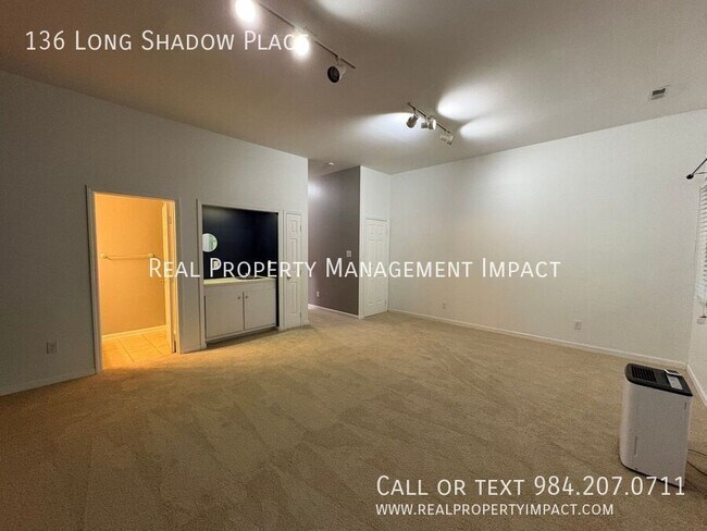 Building Photo - 136 Long Shadow Pl