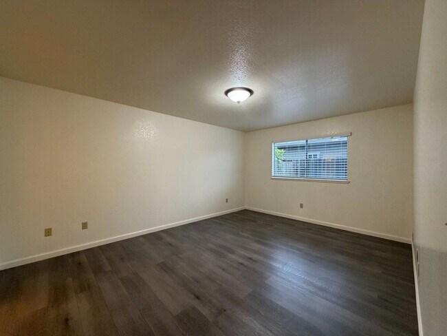 Building Photo - 745 Cedar Dr