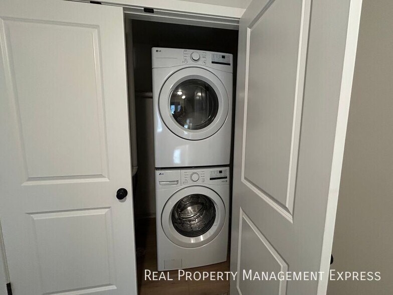 Building Photo - Beautiful 2 Bed Townhome in Sioux Falls