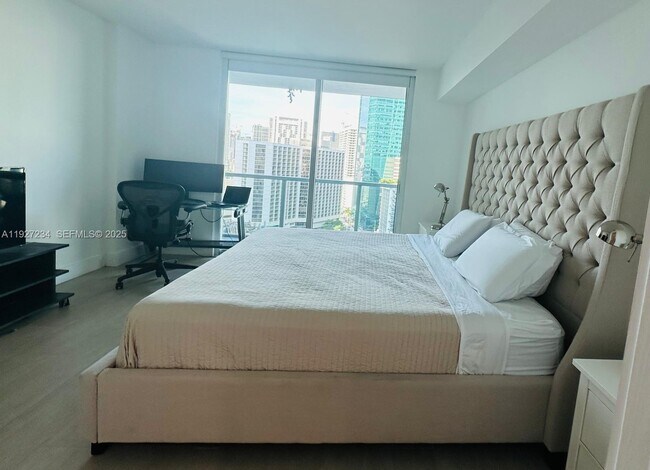 Building Photo - 500 Brickell Ave