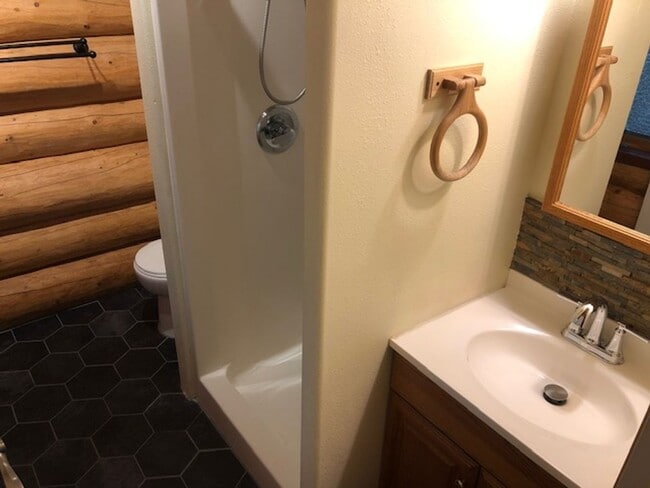Building Photo - Century 21 Gold Rush - 1bed/1bath cabin (2...