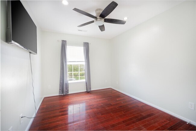 Building Photo - Spacious Living Meets Southern Comfort!