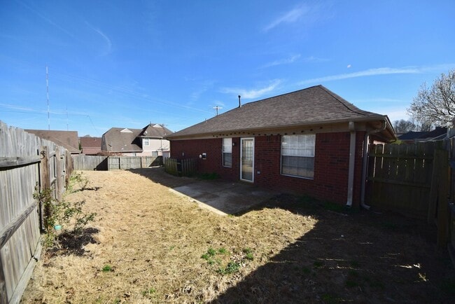 Building Photo - Wonderful 3 bed, 2 bath home near Shelby Farms Park.