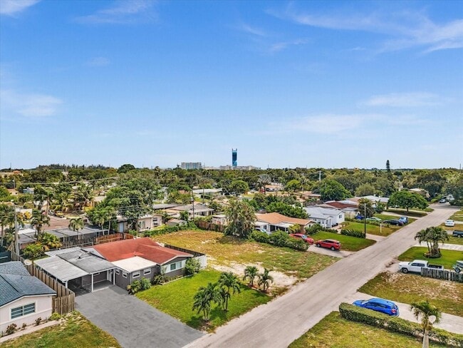 Building Photo - 6661 Meade St