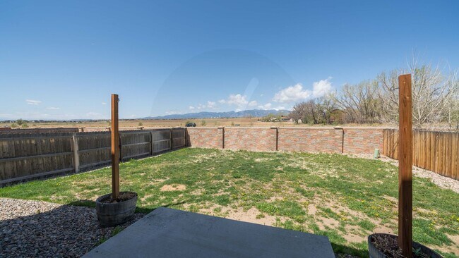 Building Photo - Lovely Three Bedroom Home with Mountain Views