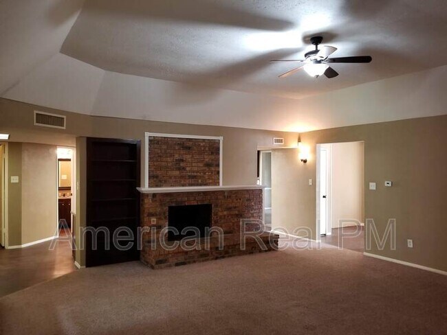 Building Photo - 801 Wood Glen