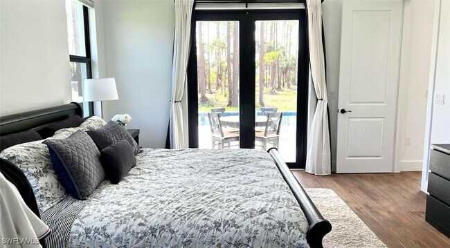 Building Photo - 510 12th Ave NE